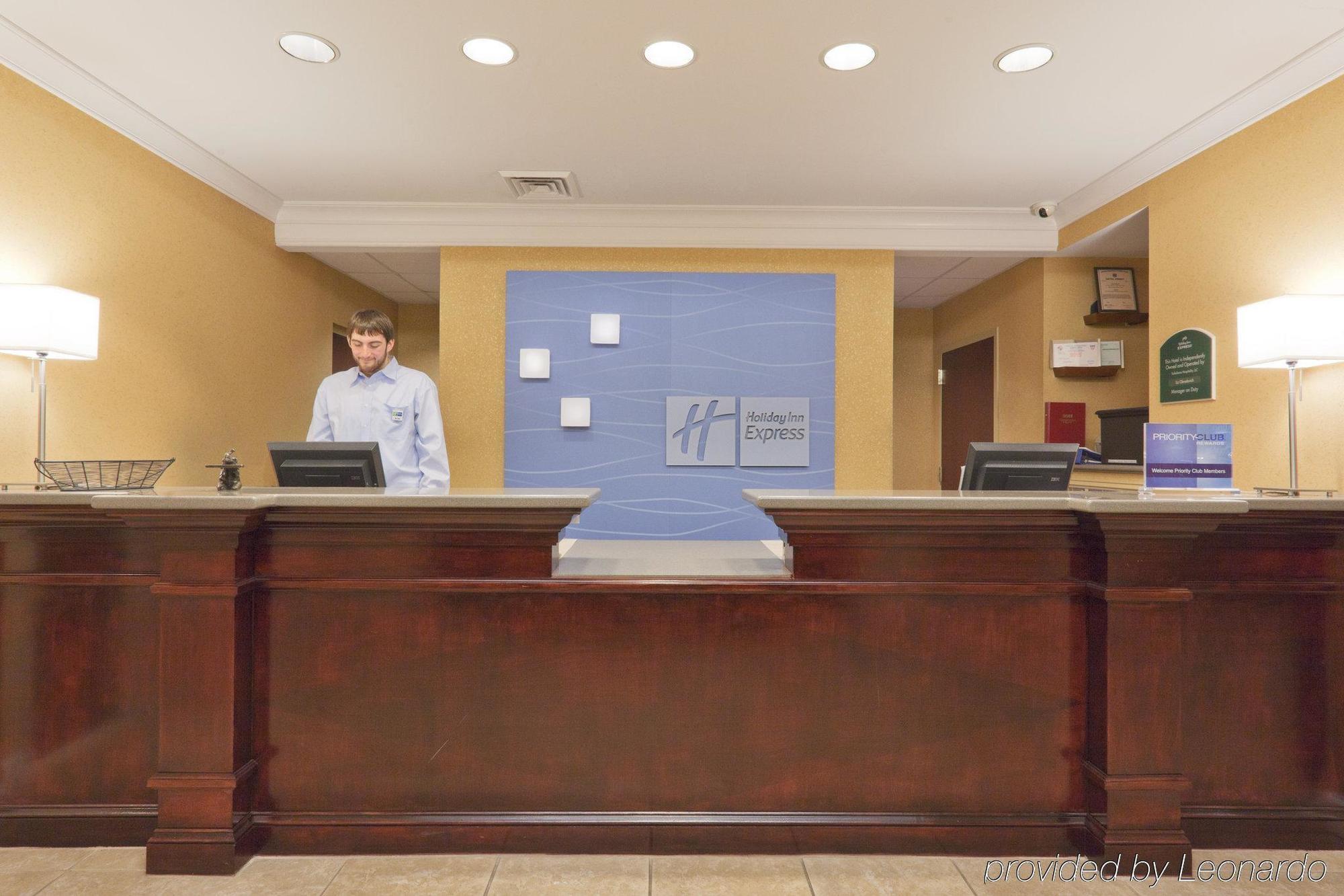 Holiday Inn Express & Suites - Tuscaloosa-University, An Ihg Hotel Interior photo